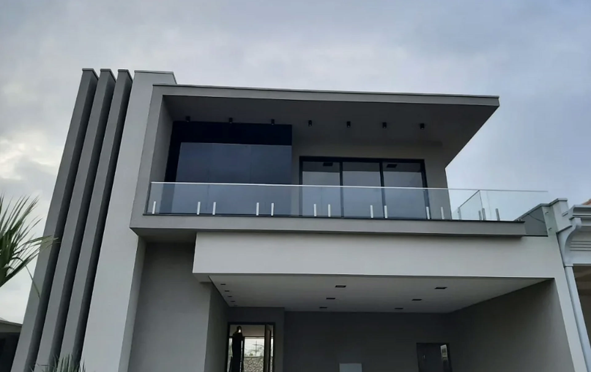 Sacada com fechamento de vidro